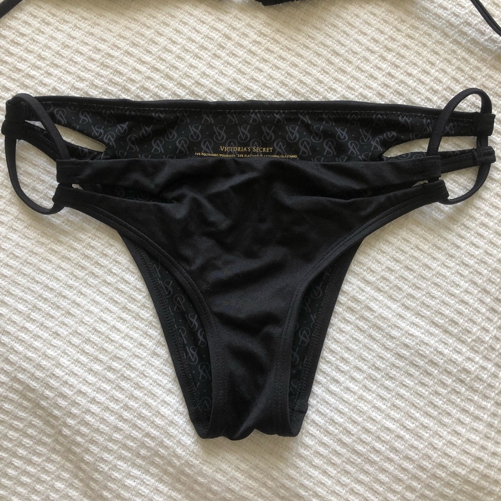 Black bikini - Picture 2 of 4